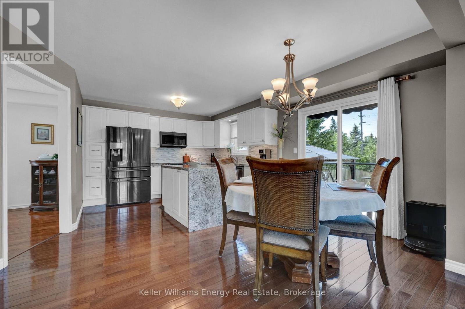 2 Murkar Crescent, Whitby (Blue Grass Meadows), ON - Indoor