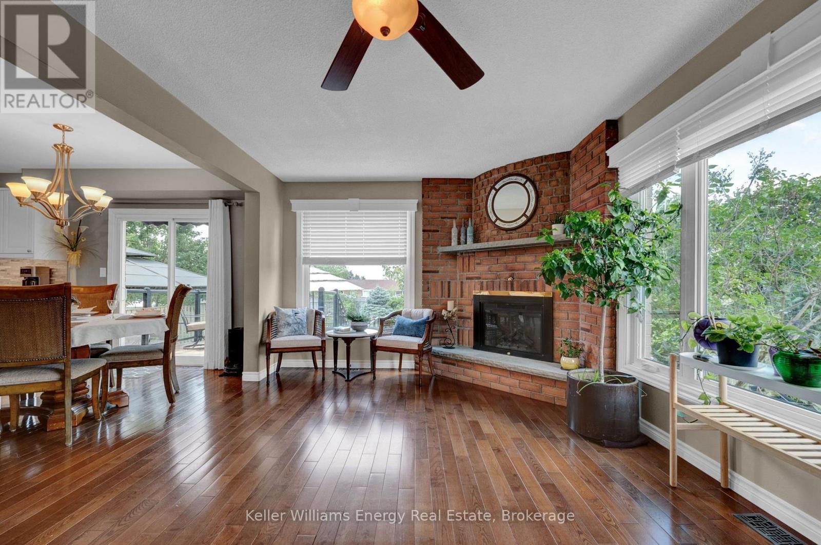2 Murkar Crescent, Whitby (Blue Grass Meadows), ON - Indoor With Fireplace