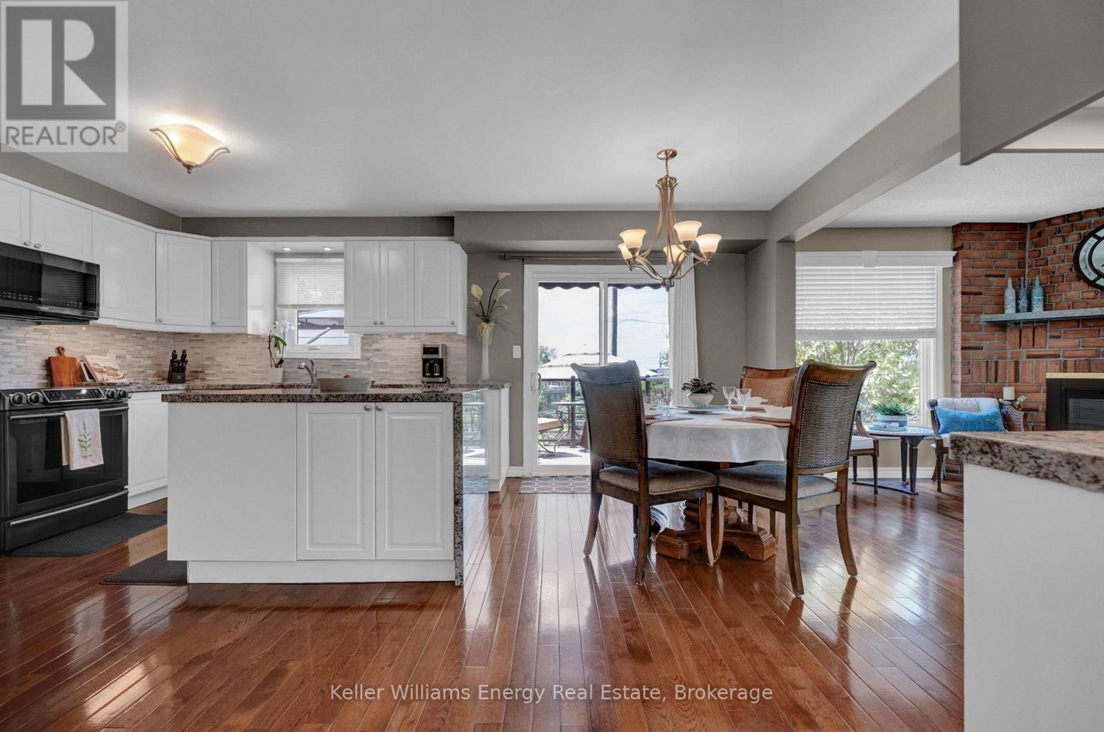 2 Murkar Crescent, Whitby (Blue Grass Meadows), ON - Indoor