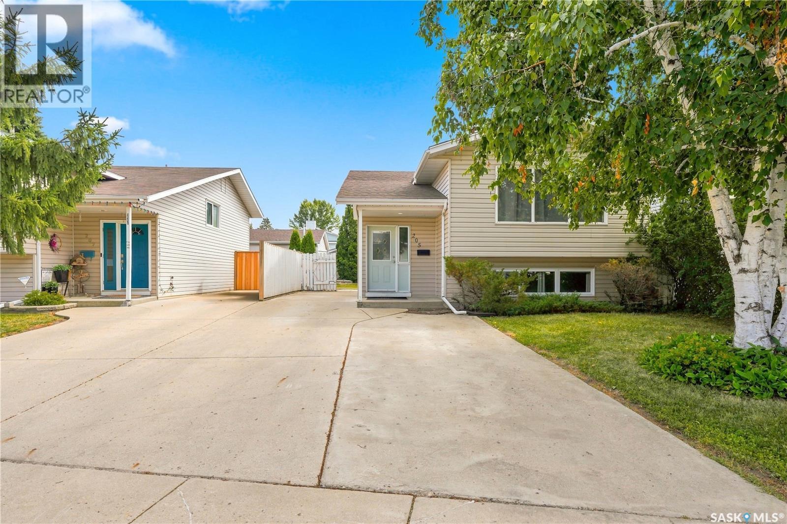 205 Imperial Street, Saskatoon, SK - Outdoor With Facade