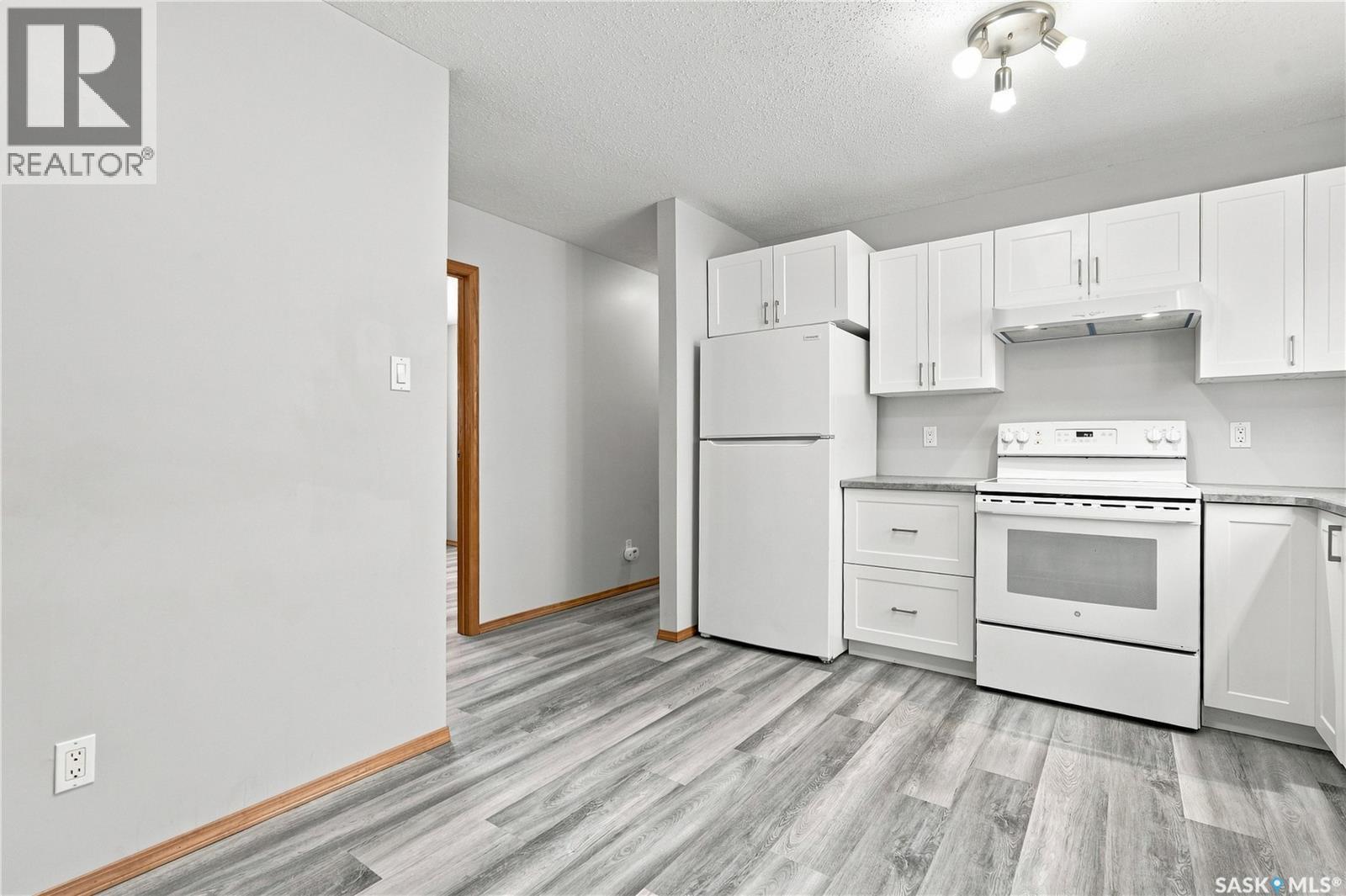205 Imperial Street, Saskatoon, SK - Indoor Photo Showing Kitchen
