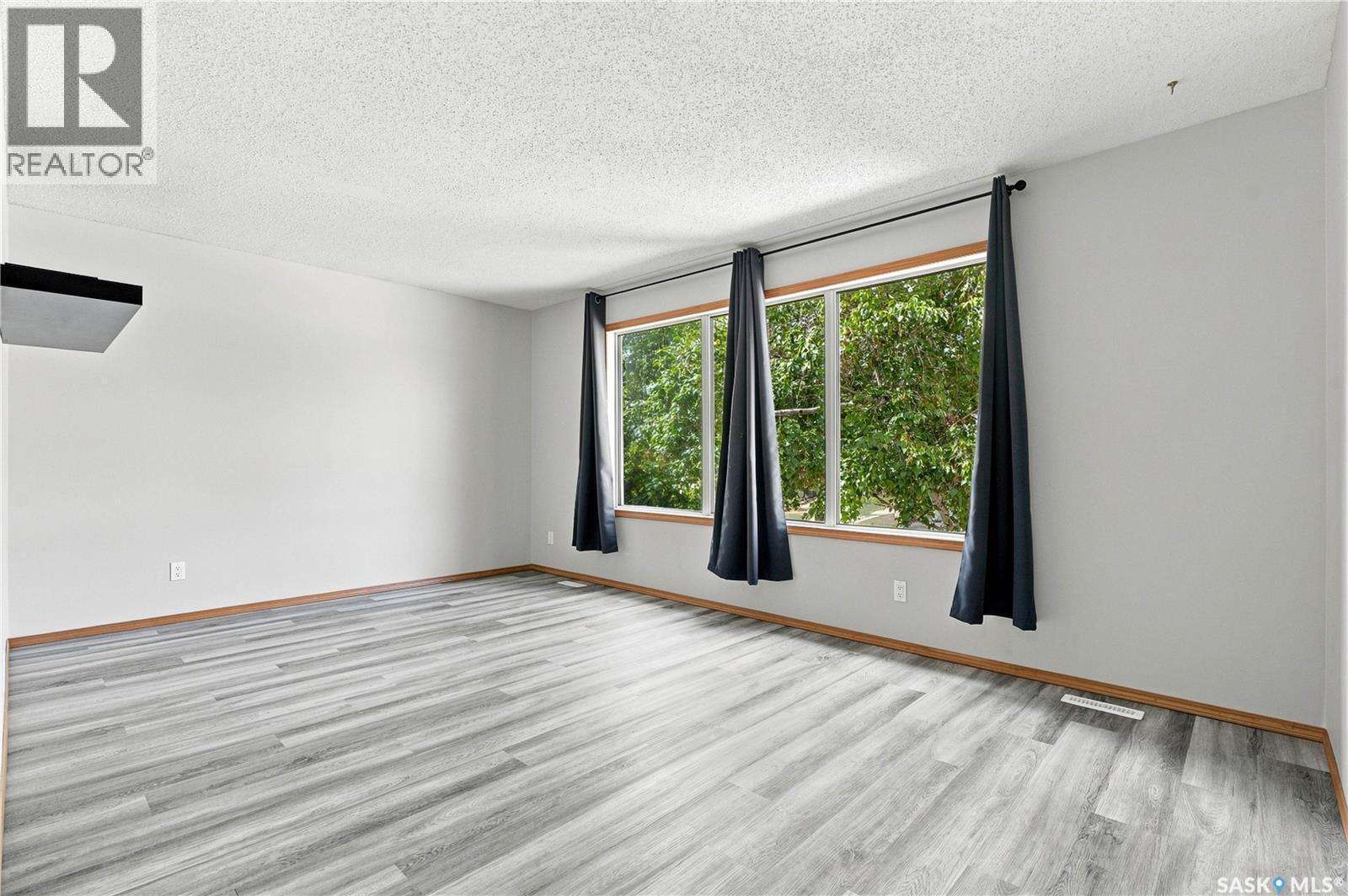 205 Imperial Street, Saskatoon, SK - Indoor Photo Showing Other Room