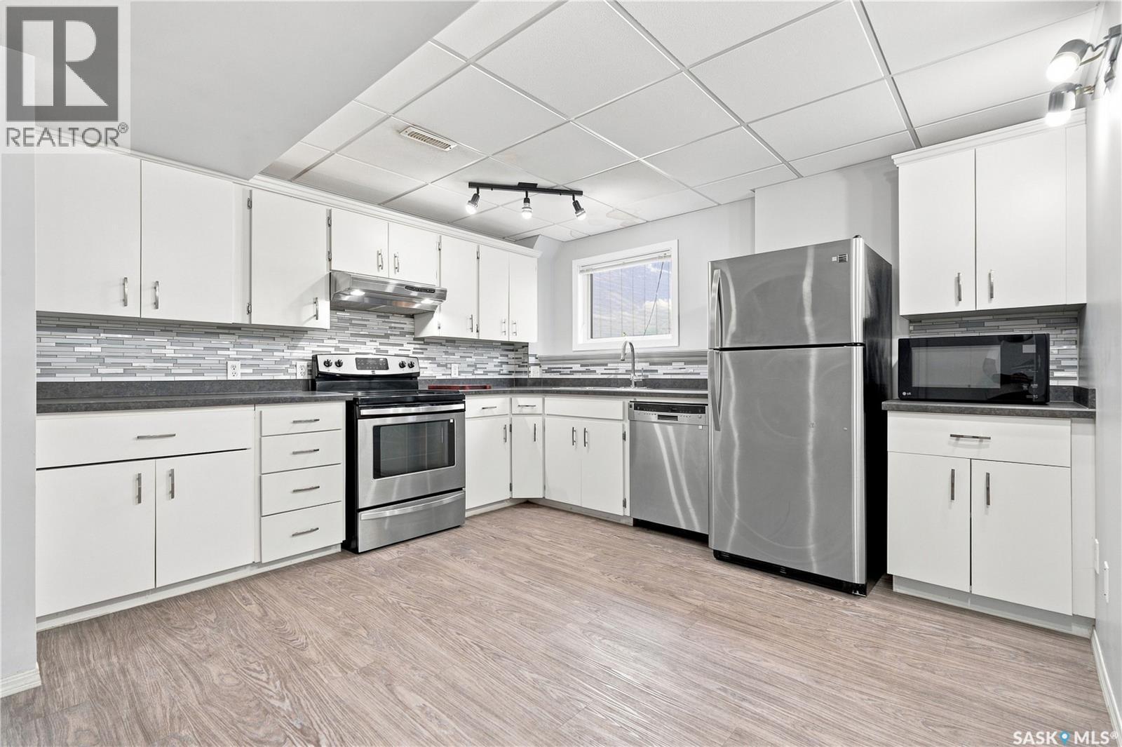 205 Imperial Street, Saskatoon, SK - Indoor Photo Showing Kitchen With Stainless Steel Kitchen