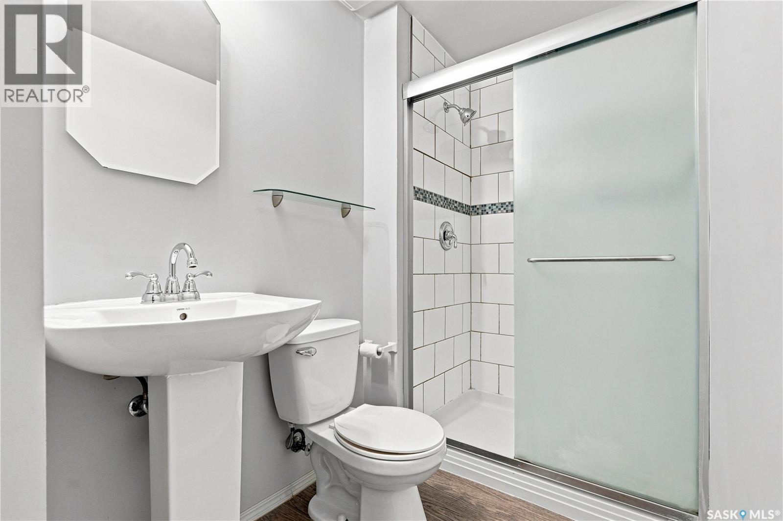 205 Imperial Street, Saskatoon, SK - Indoor Photo Showing Bathroom