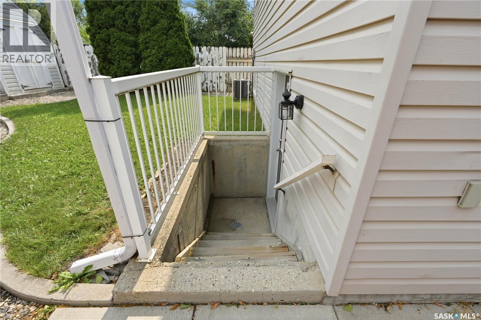 205 Imperial Street, Saskatoon, SK - Outdoor With Exterior