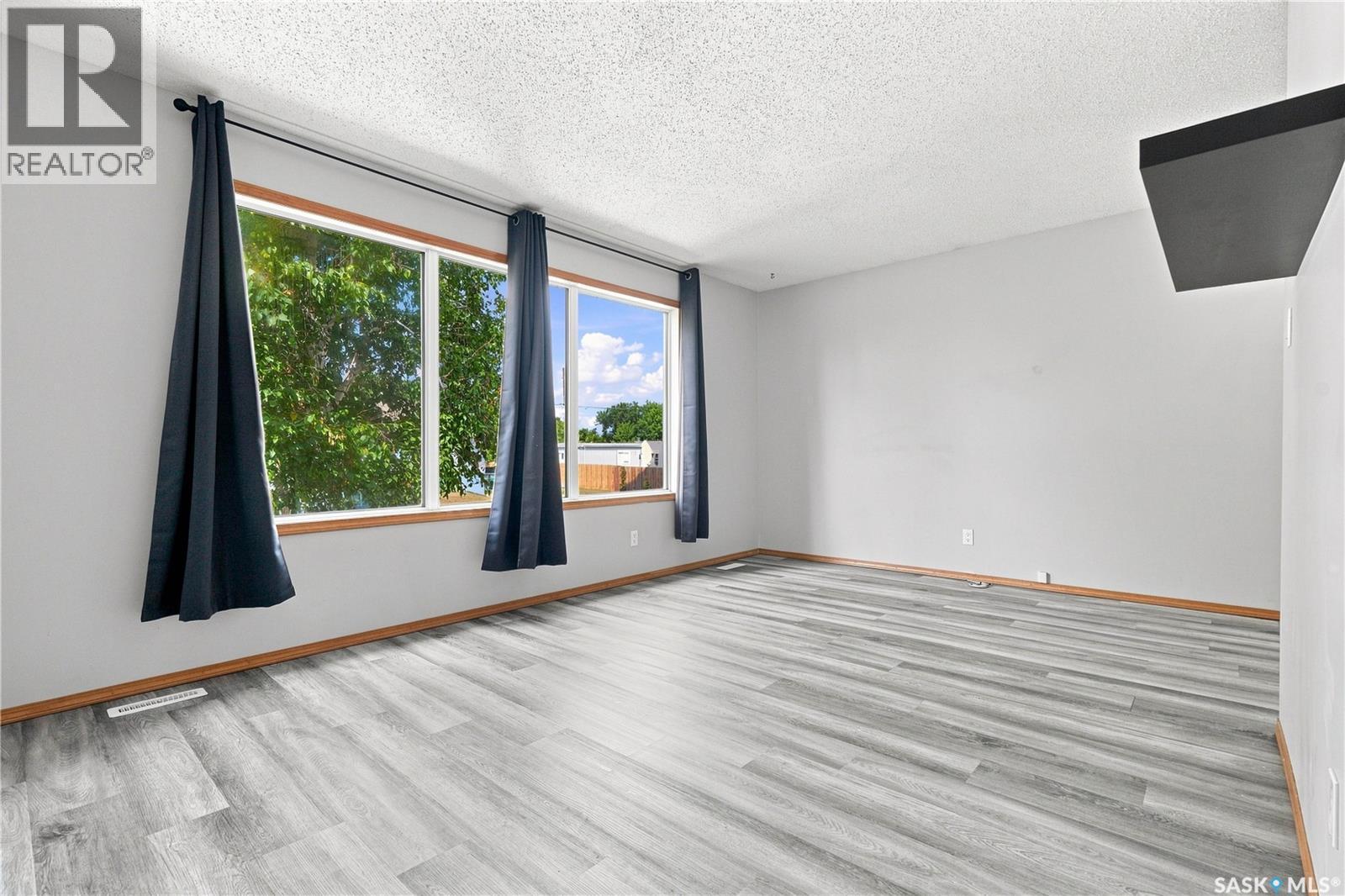 205 Imperial Street, Saskatoon, SK - Indoor Photo Showing Other Room