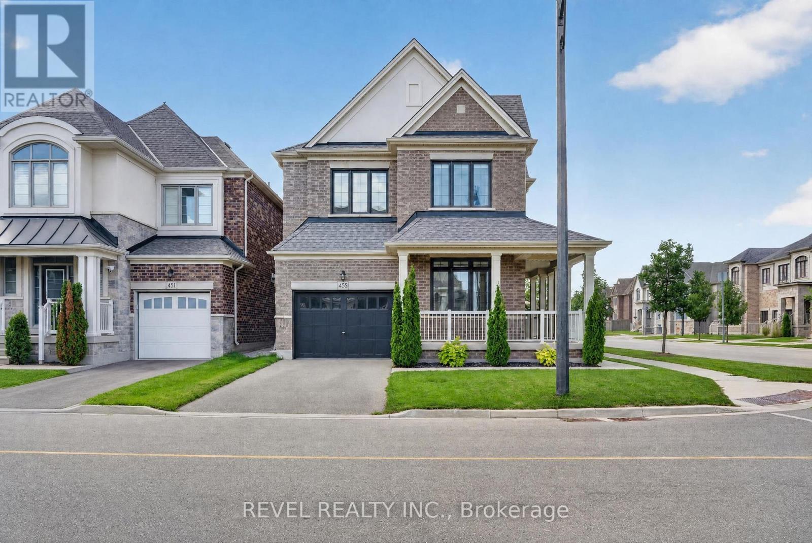 455 Ramsey Place, Milton, ON - Outdoor With Facade