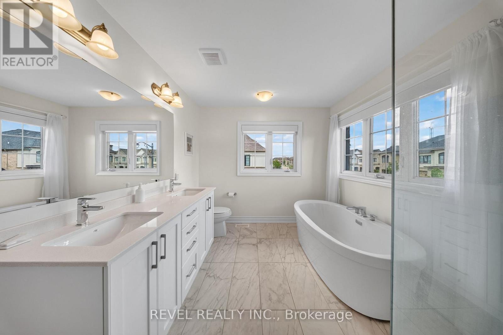 455 Ramsey Place, Milton, ON - Indoor Photo Showing Bathroom