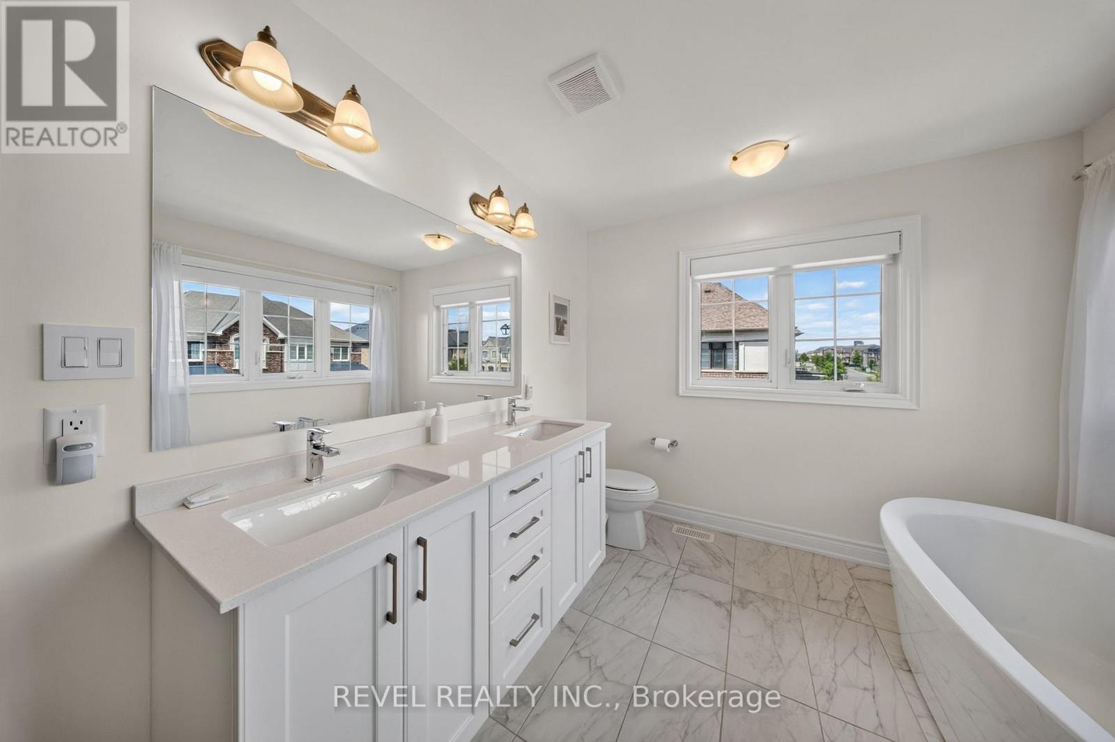 455 Ramsey Place, Milton, ON - Indoor Photo Showing Bathroom