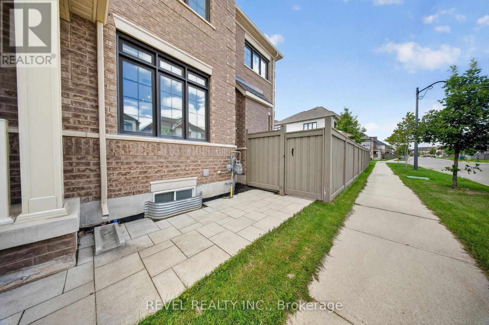 455 Ramsey Place, Milton, ON - Outdoor