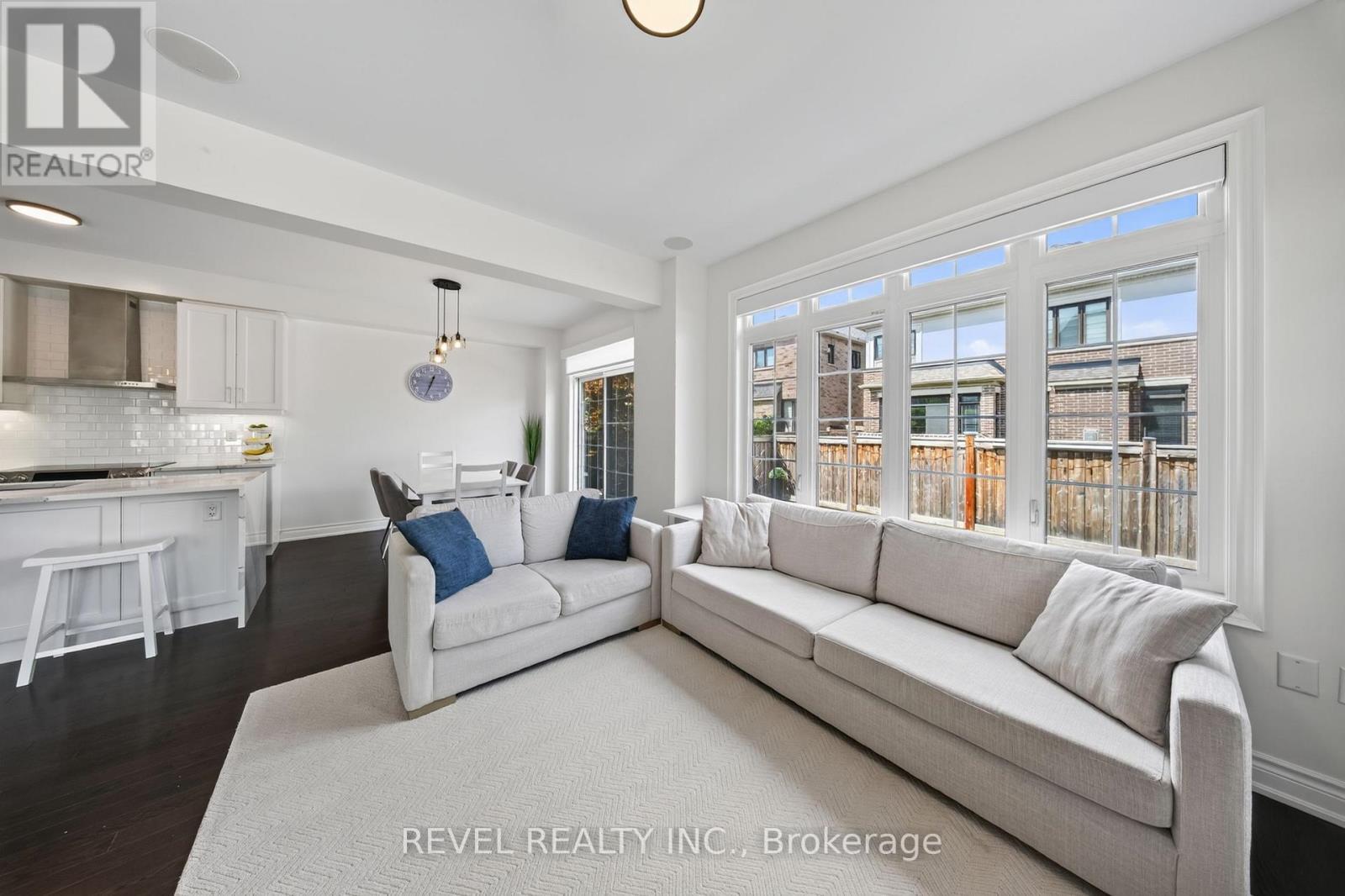 455 Ramsey Place, Milton, ON - Indoor Photo Showing Living Room