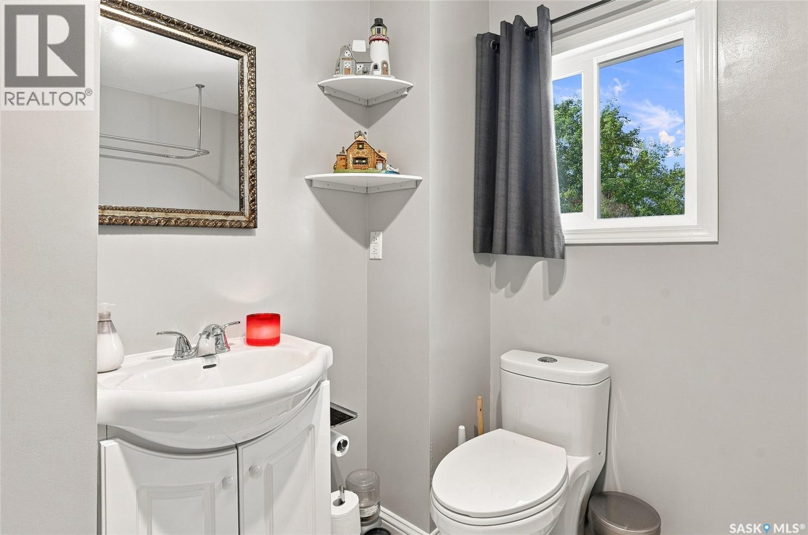 503 P Avenue N, Saskatoon, SK - Indoor Photo Showing Bathroom