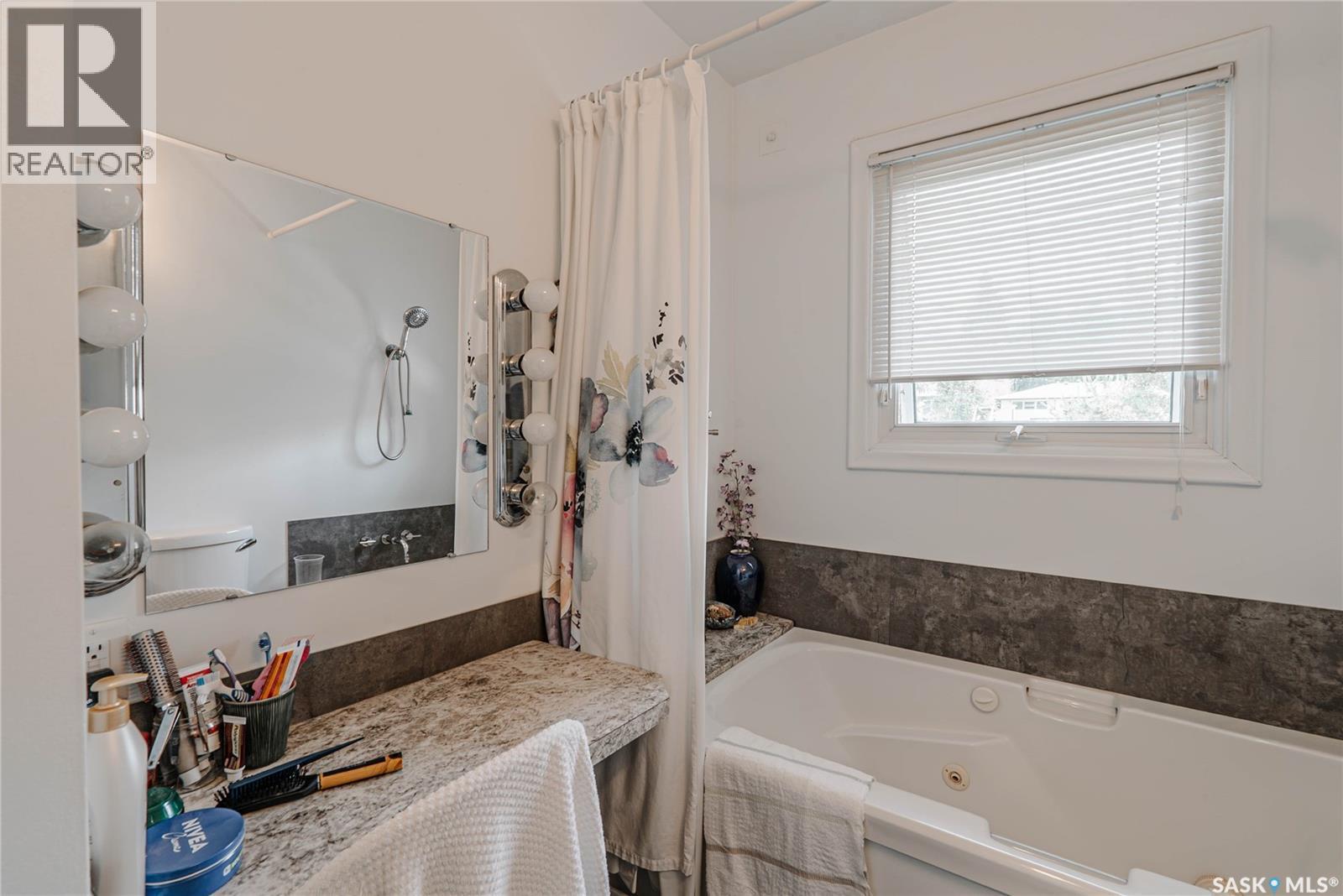 127 107Th Street W, Saskatoon, SK - Indoor Photo Showing Bathroom