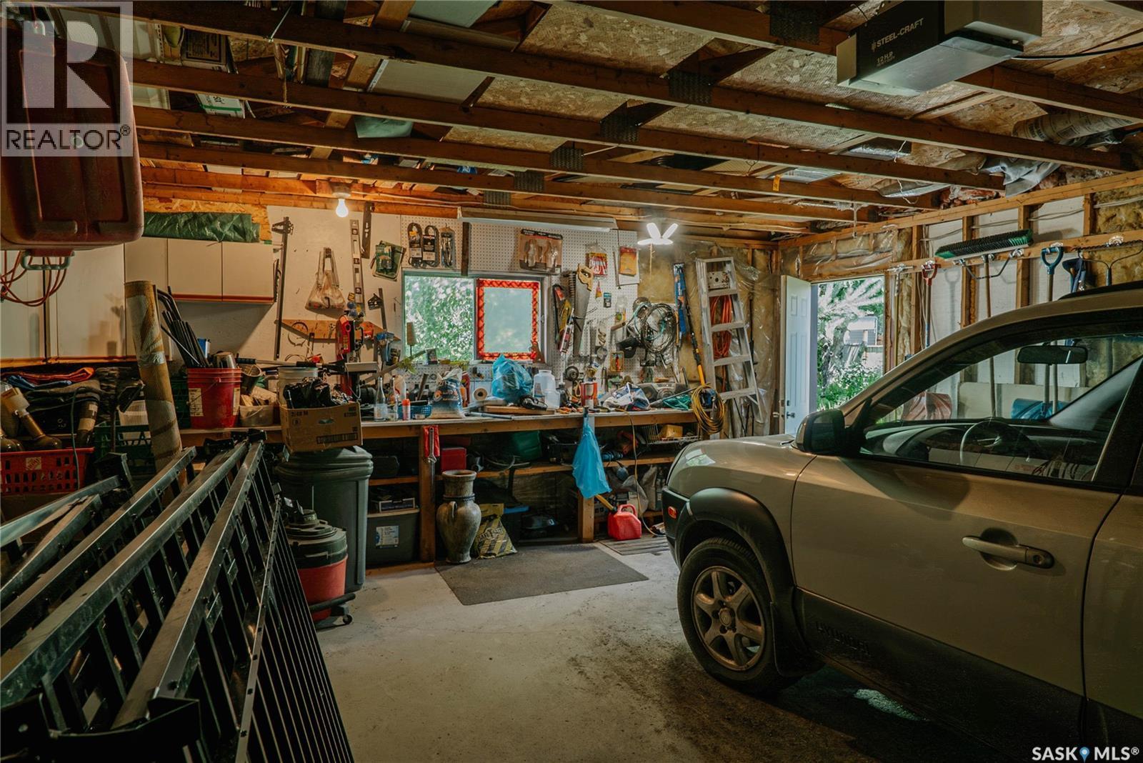 127 107Th Street W, Saskatoon, SK - Indoor Photo Showing Garage
