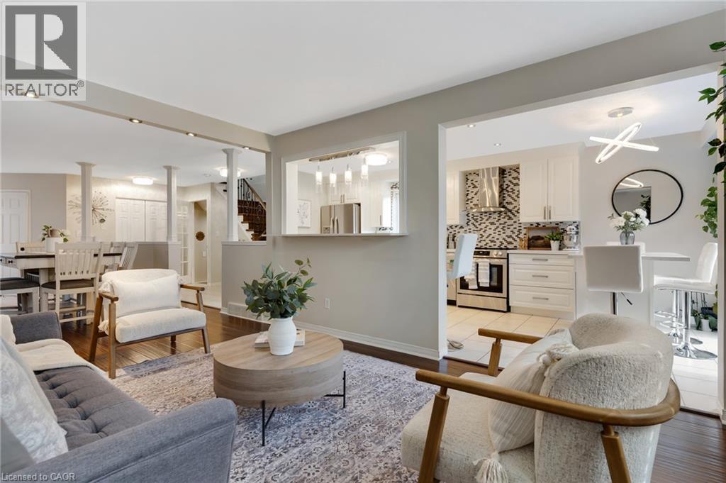 913 Copper Leaf Crescent, Kitchener, ON - Indoor Photo Showing Living Room