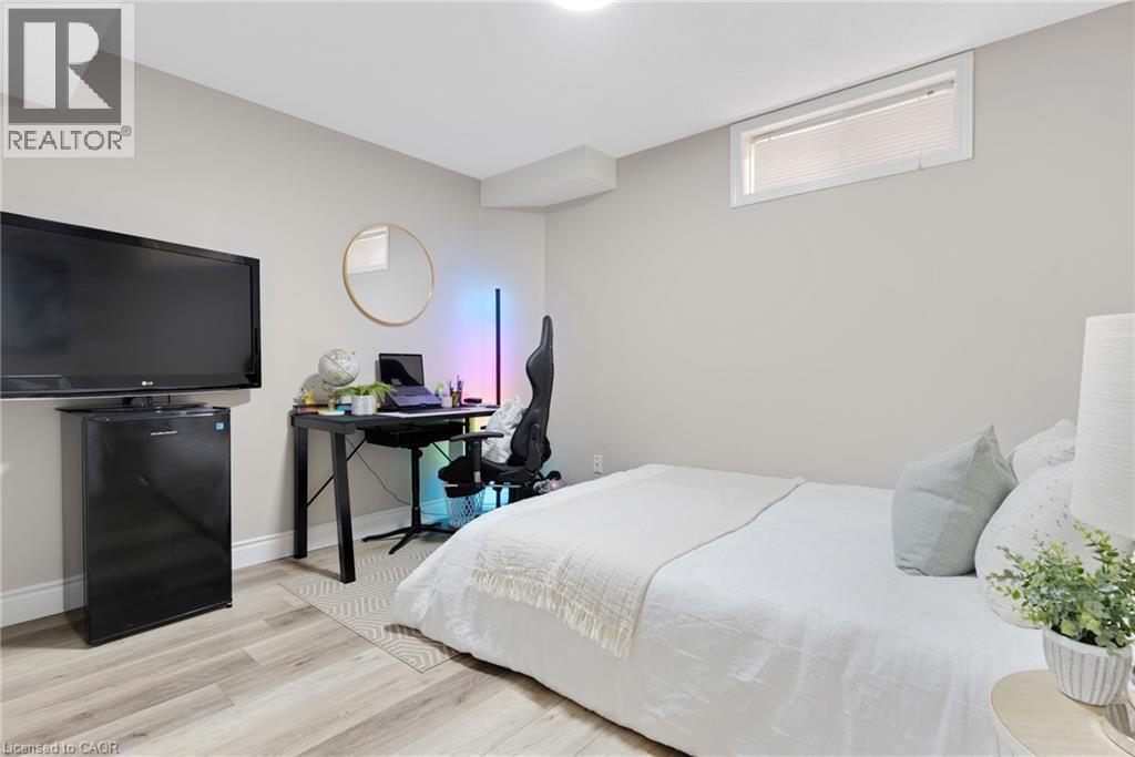 913 Copper Leaf Crescent, Kitchener, ON - Indoor Photo Showing Bedroom