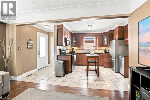 111 Sharon Avenue, Hamilton, ON - Indoor Photo Showing Kitchen