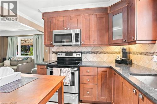 111 Sharon Avenue, Hamilton, ON - Indoor Photo Showing Kitchen