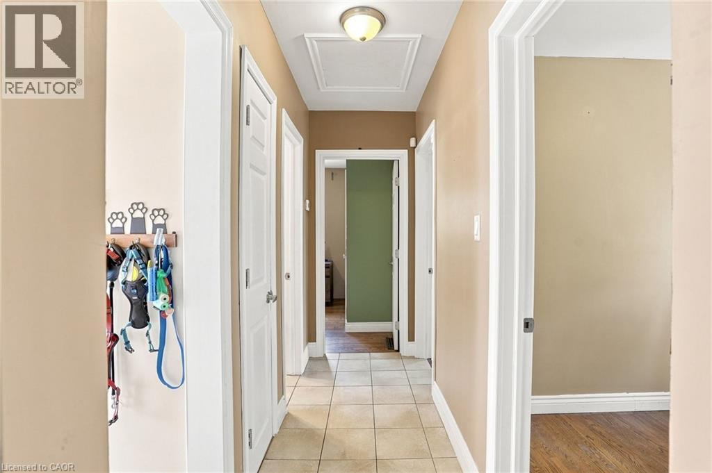 111 Sharon Avenue, Hamilton, ON - Indoor Photo Showing Other Room