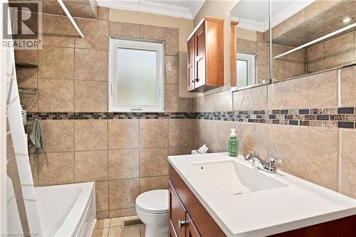 111 Sharon Avenue, Hamilton, ON - Indoor Photo Showing Bathroom