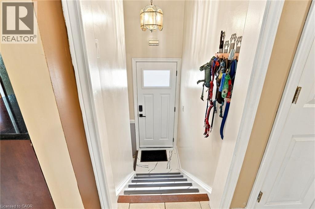 111 Sharon Avenue, Hamilton, ON - Indoor Photo Showing Other Room
