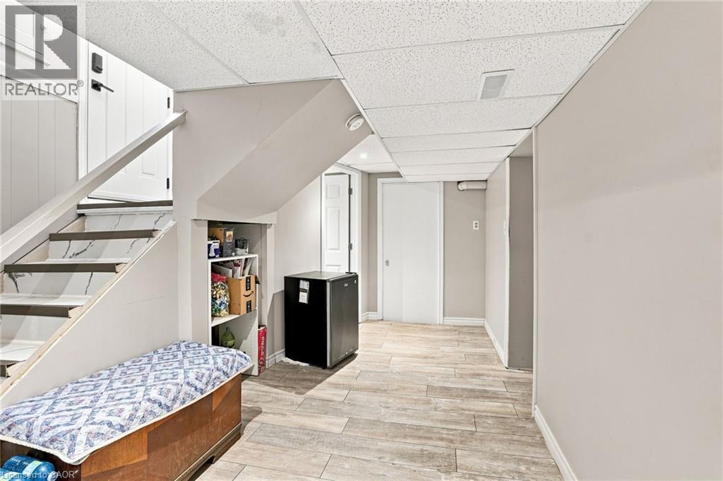 111 Sharon Avenue, Hamilton, ON - Indoor Photo Showing Other Room