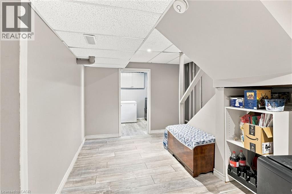 111 Sharon Avenue, Hamilton, ON - Indoor Photo Showing Other Room