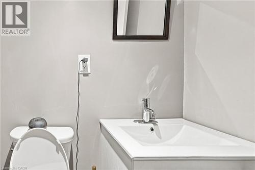 111 Sharon Avenue, Hamilton, ON - Indoor Photo Showing Bathroom