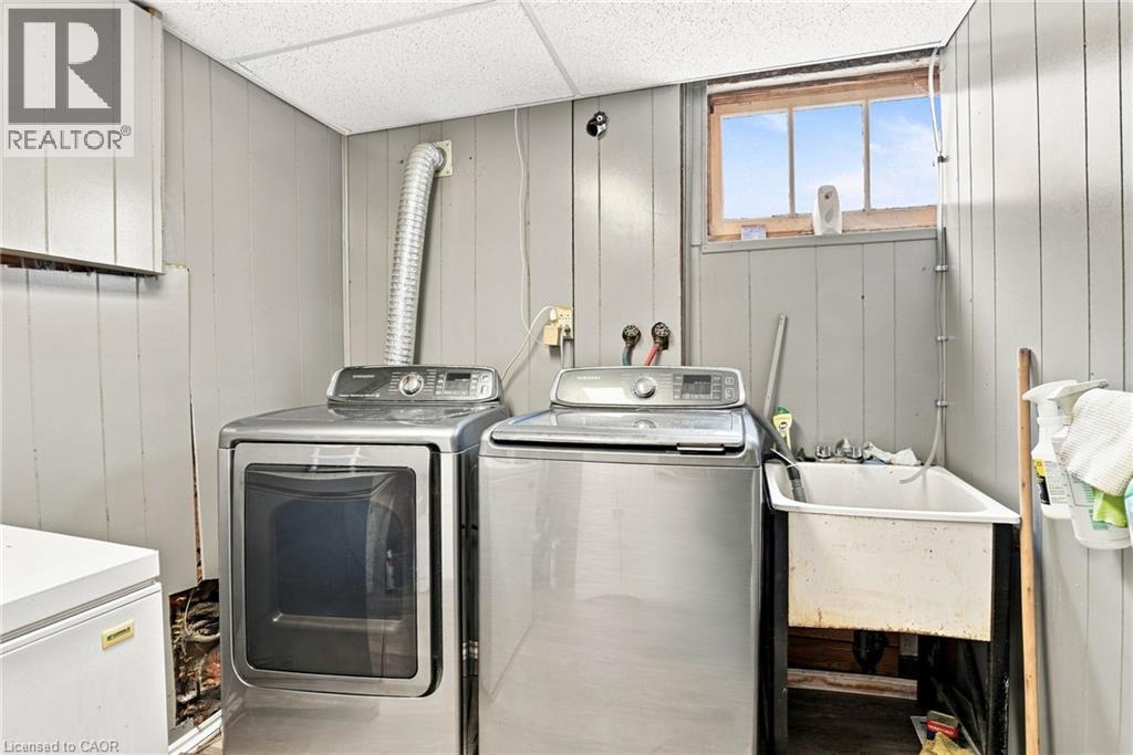 111 Sharon Avenue, Hamilton, ON - Indoor Photo Showing Laundry Room