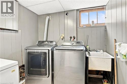 111 Sharon Avenue, Hamilton, ON - Indoor Photo Showing Laundry Room