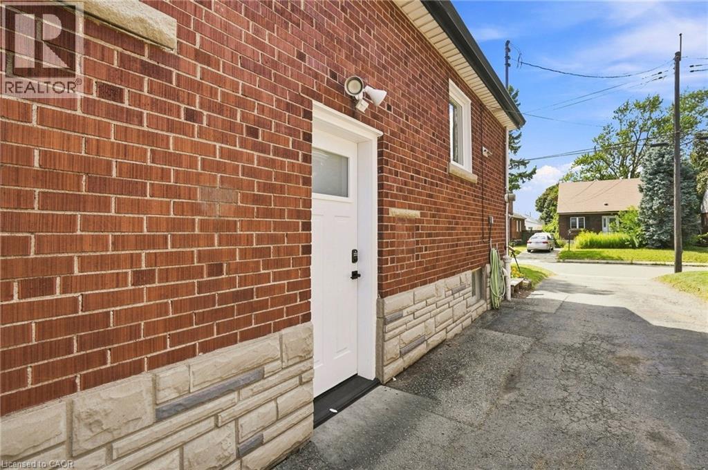 111 Sharon Avenue, Hamilton, ON - Outdoor