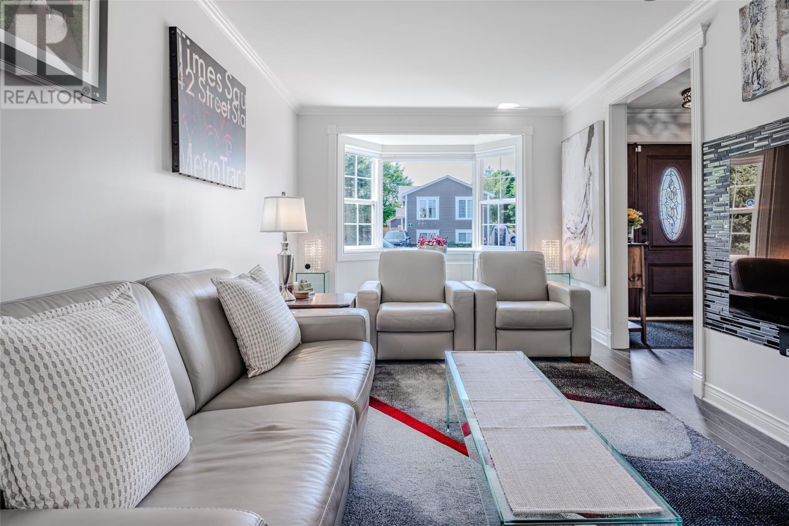 10 Browne Crescent, St. John'S, NL - Indoor Photo Showing Living Room