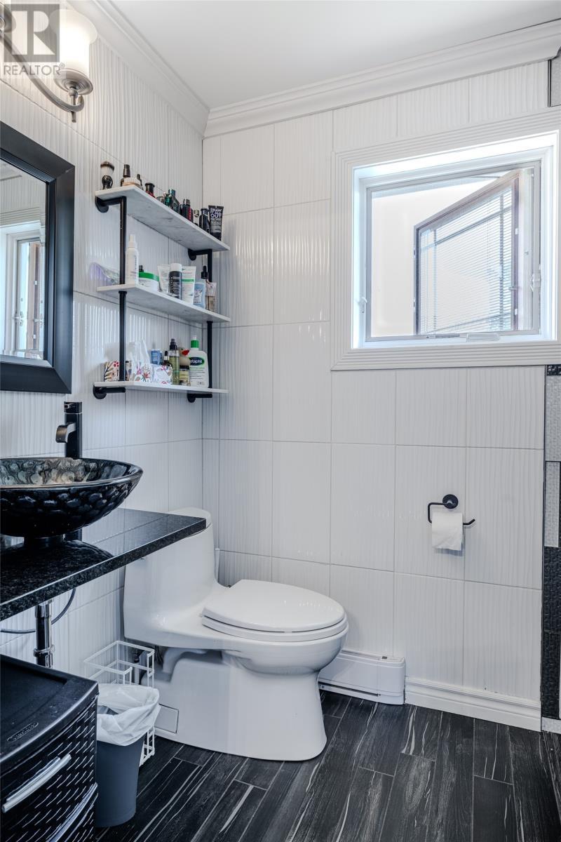 10 Browne Crescent, St. John'S, NL - Indoor Photo Showing Bathroom