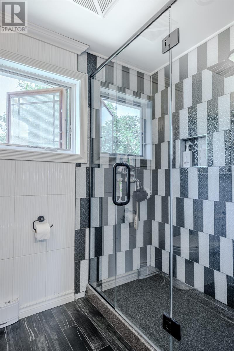 10 Browne Crescent, St. John'S, NL - Indoor Photo Showing Bathroom