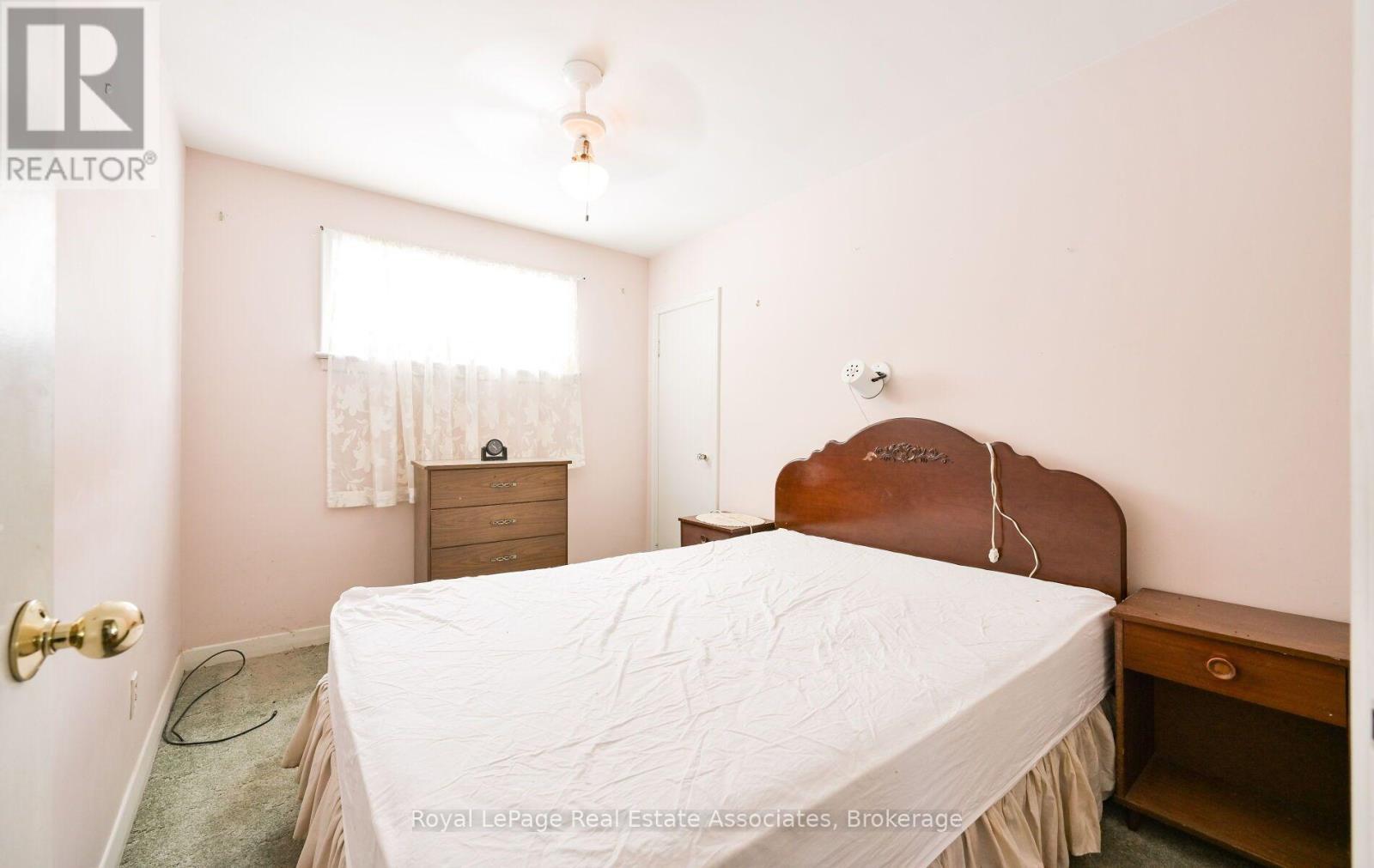 27 Rothsay Avenue, Kitchener, ON - Indoor Photo Showing Bedroom