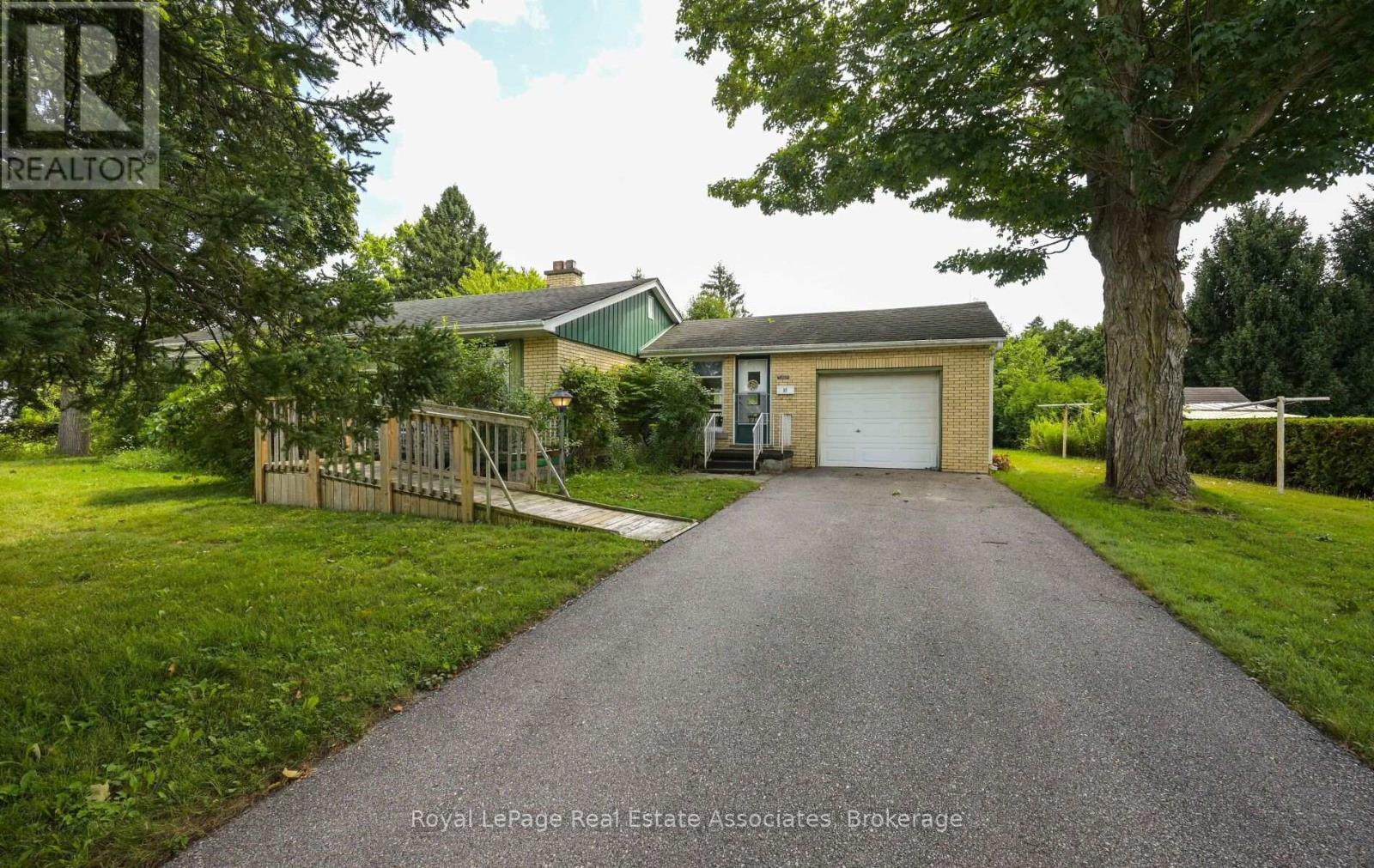 27 Rothsay Avenue, Kitchener, ON - Outdoor