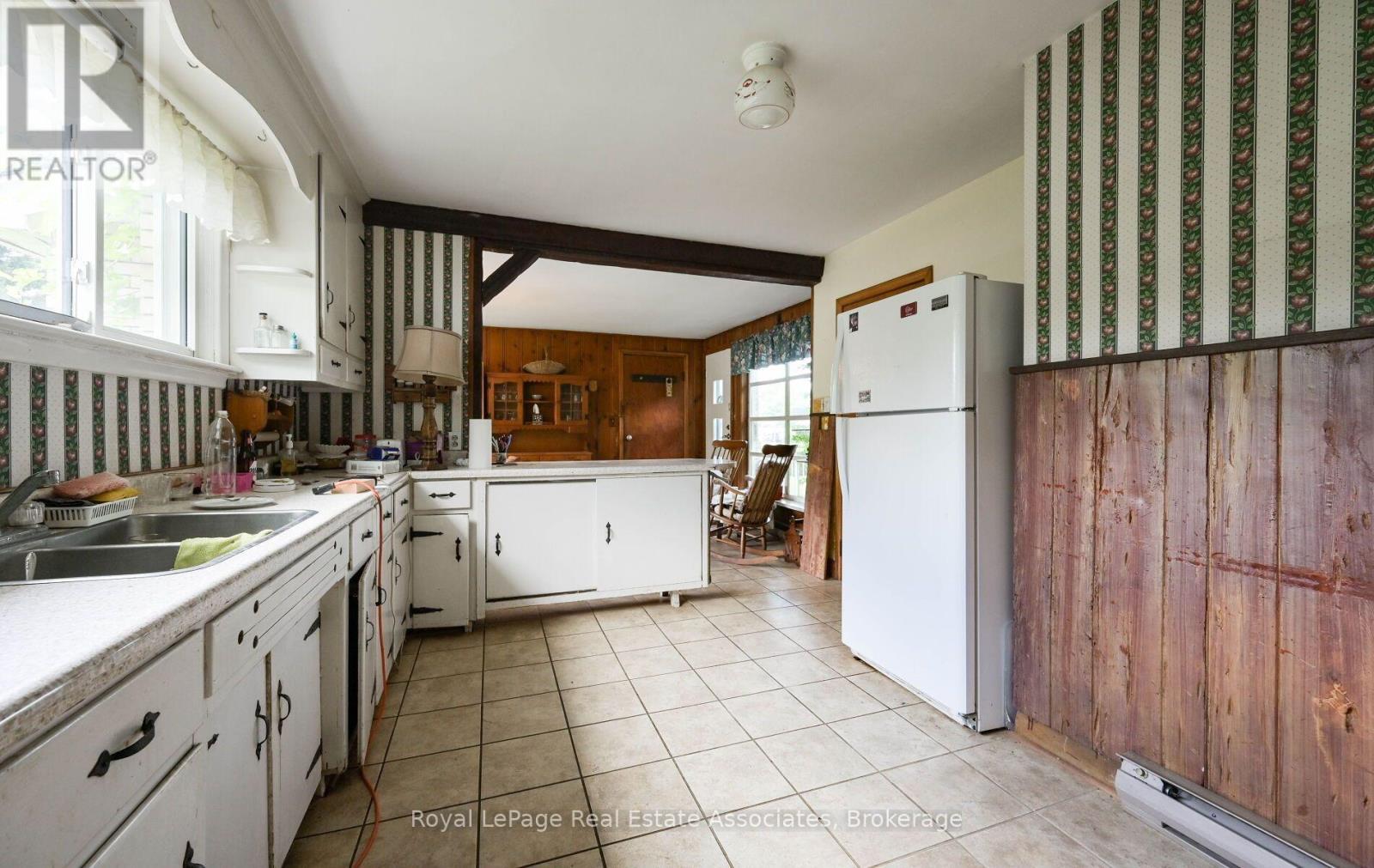 27 Rothsay Avenue, Kitchener, ON - Indoor Photo Showing Kitchen With Double Sink
