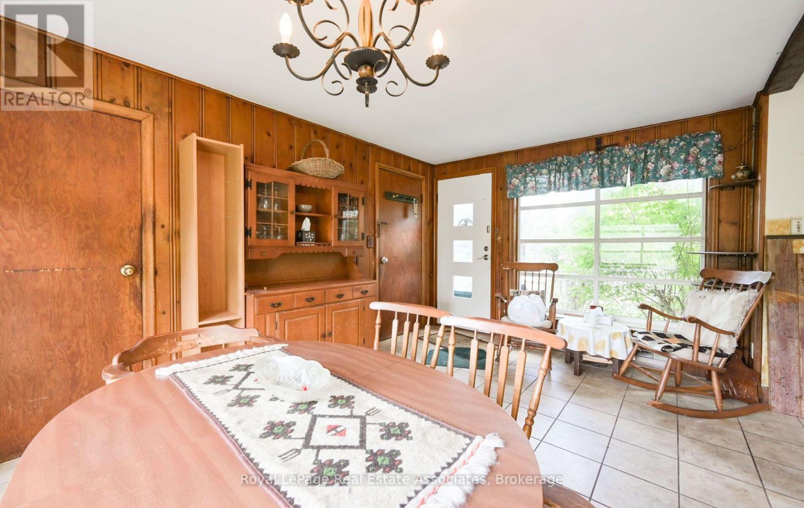 27 Rothsay Avenue, Kitchener, ON - Indoor Photo Showing Dining Room