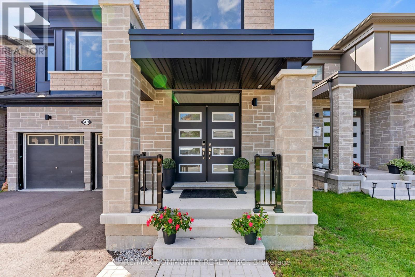 2879 Foxden Square, Pickering, ON - Outdoor With Facade