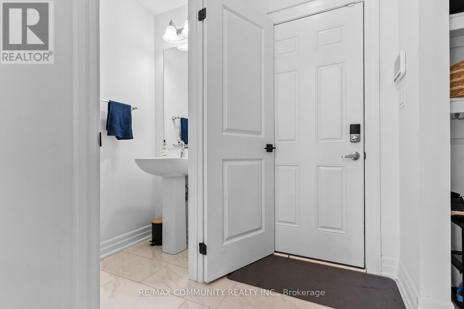 2879 Foxden Square, Pickering, ON - Indoor Photo Showing Other Room
