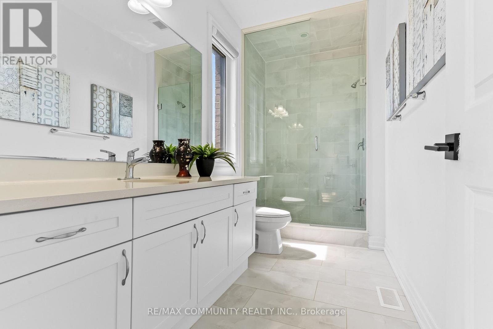 2879 Foxden Square, Pickering, ON - Indoor Photo Showing Bathroom