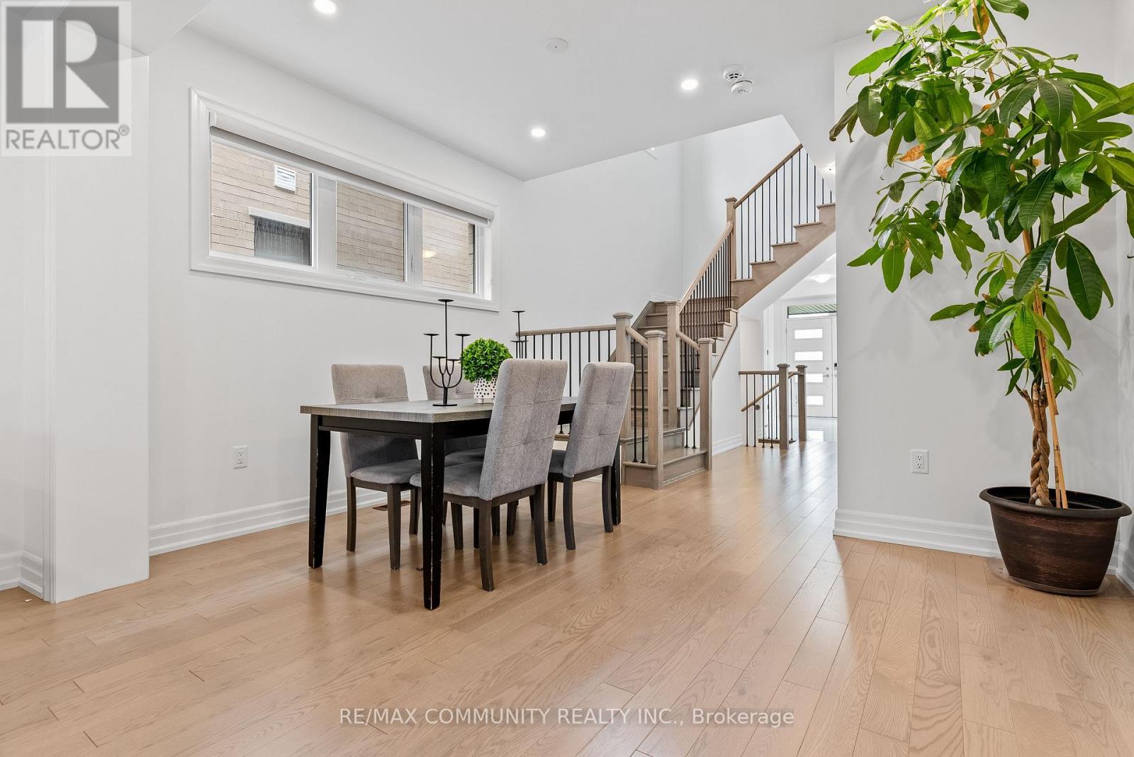 2879 Foxden Square, Pickering, ON - Indoor Photo Showing Dining Room