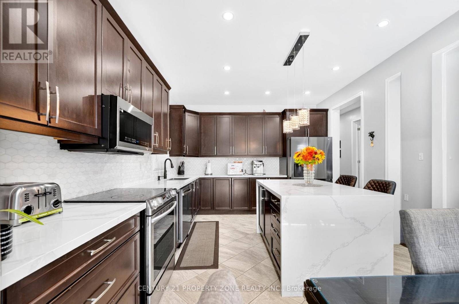 114 Mincing Trail, Brampton, ON - Indoor Photo Showing Kitchen