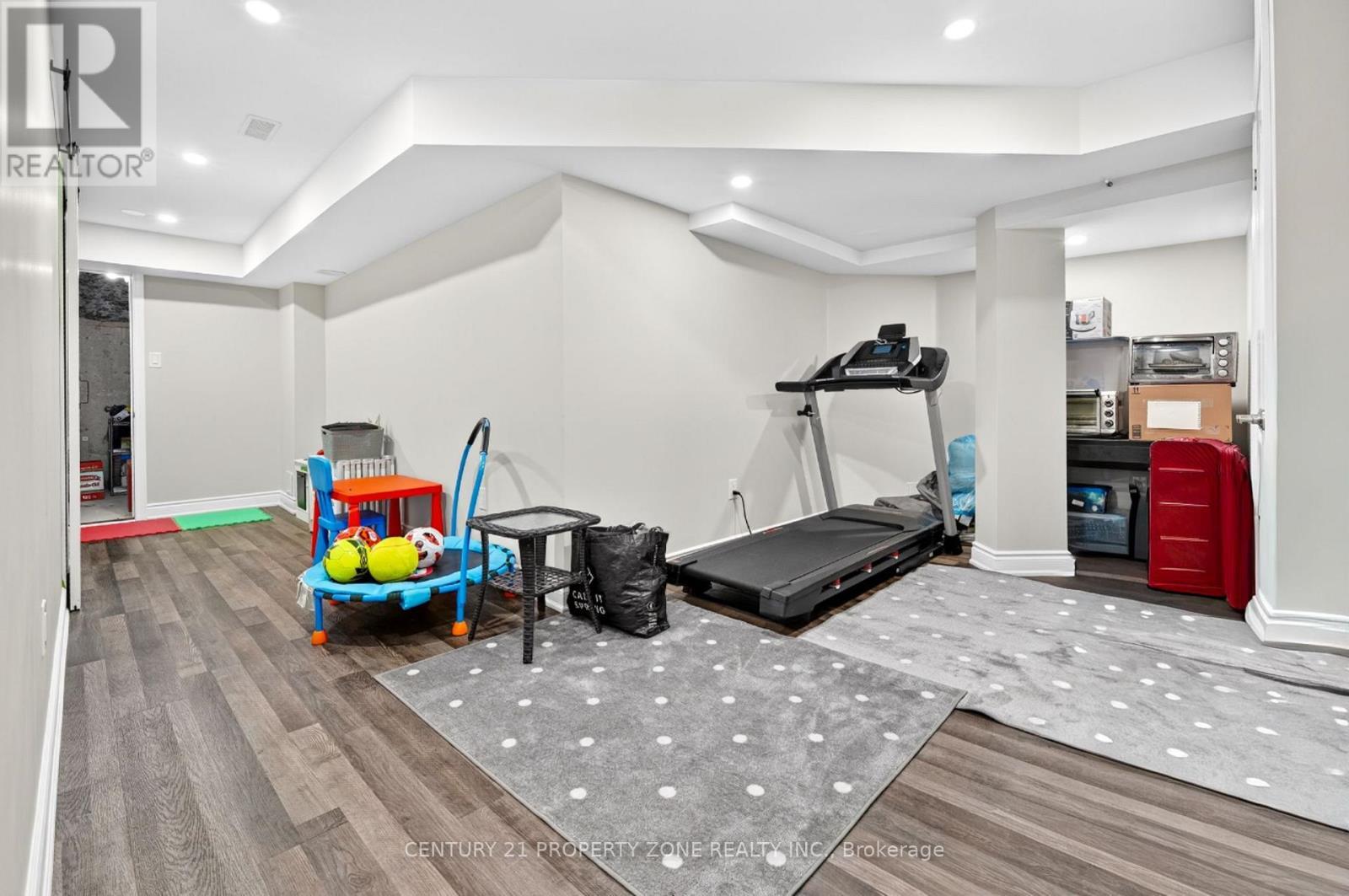 114 Mincing Trail, Brampton, ON - Indoor Photo Showing Gym Room