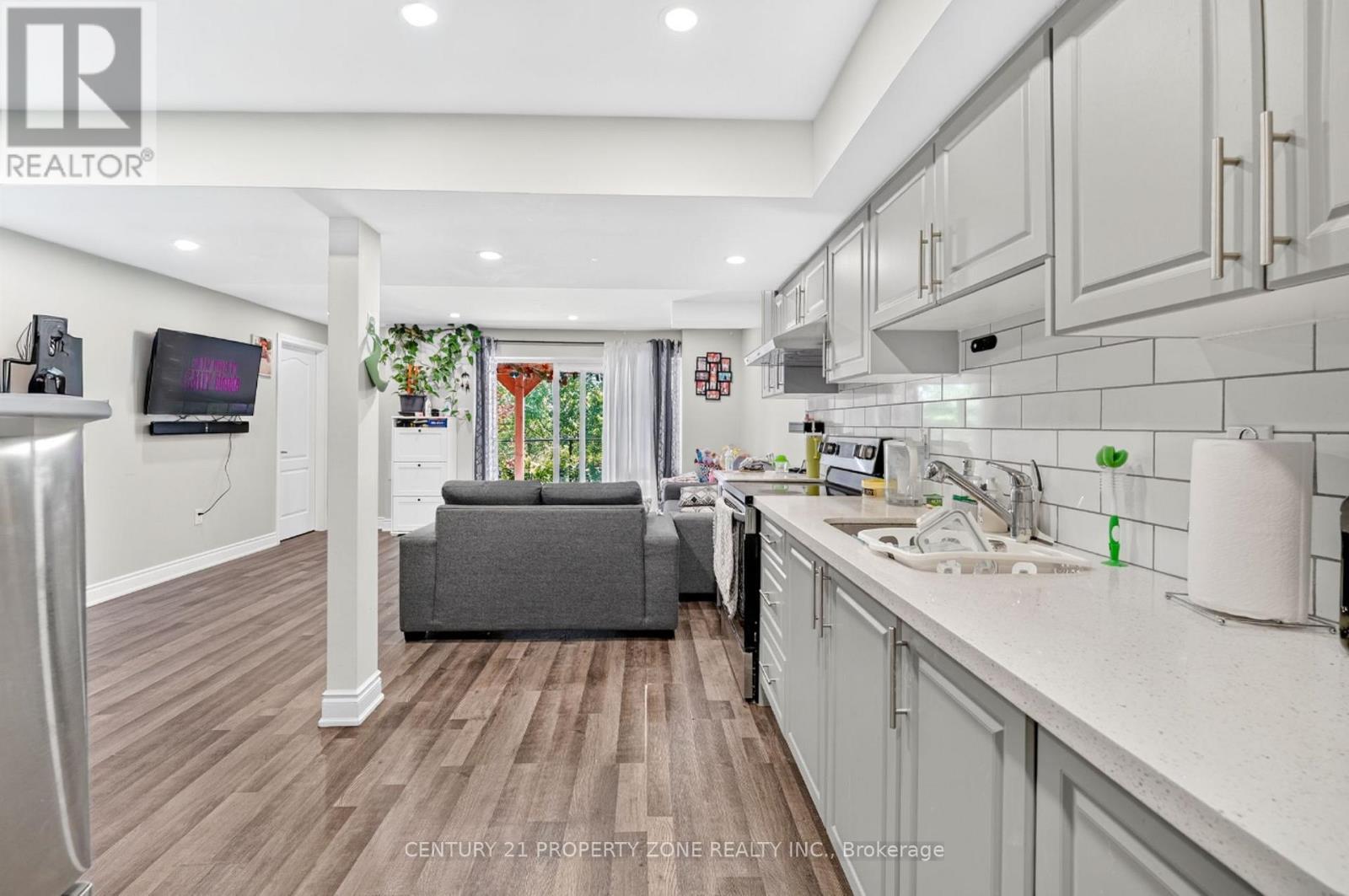 114 Mincing Trail, Brampton, ON - Indoor Photo Showing Kitchen