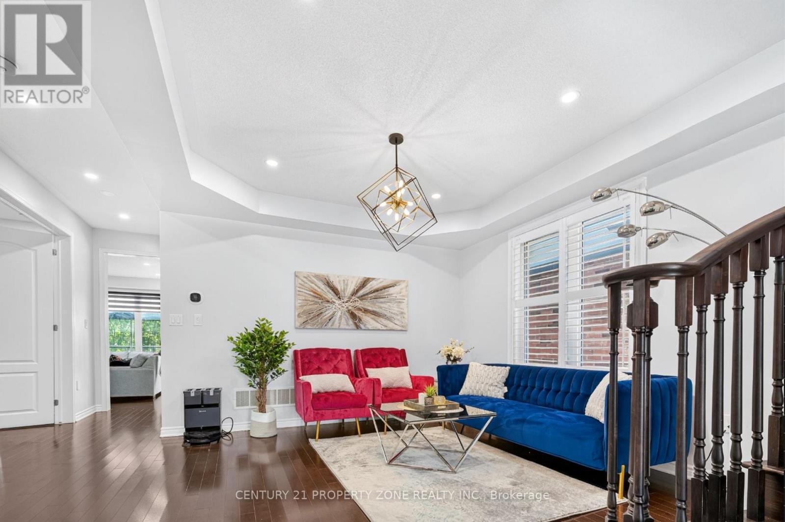 114 Mincing Trail, Brampton, ON - Indoor Photo Showing Living Room
