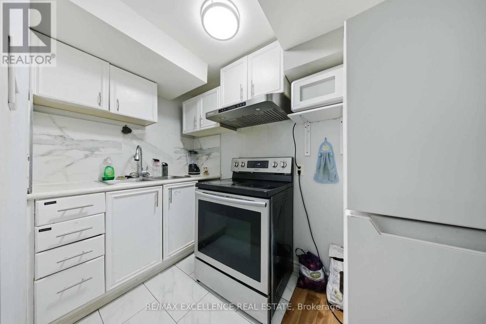 46 Nectarine Crescent, Brampton, ON - Indoor Photo Showing Kitchen