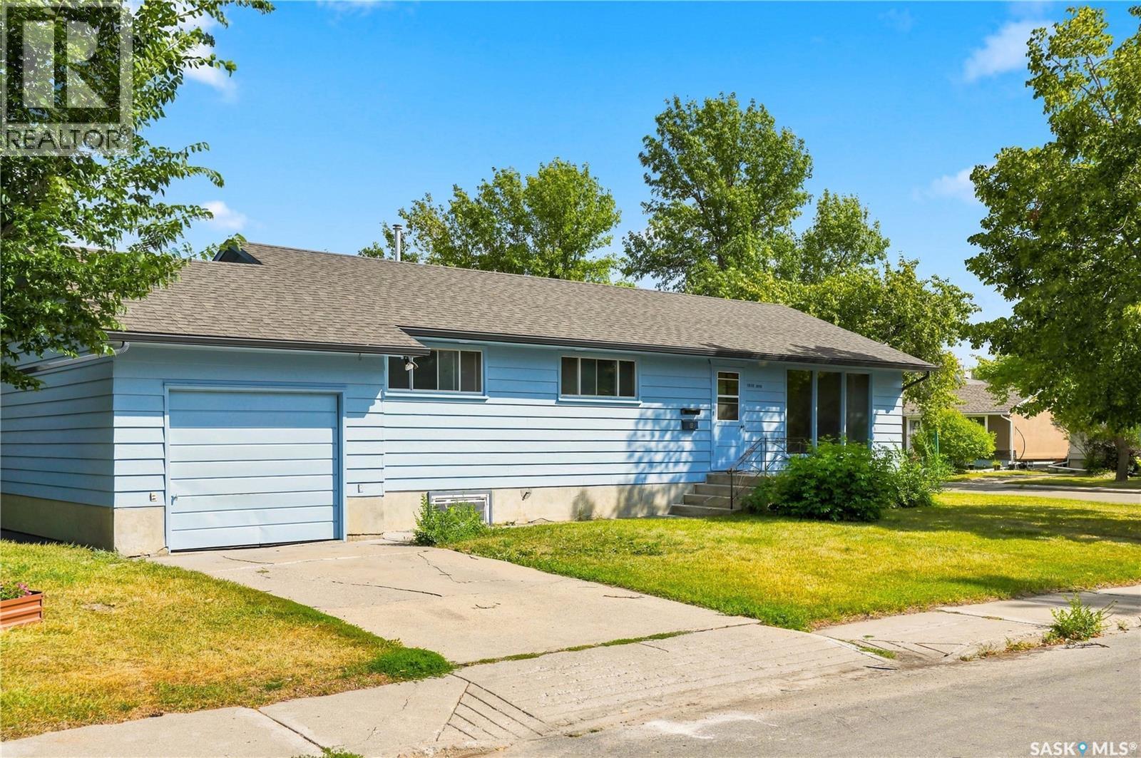 1401 10Th Street E, Saskatoon, SK - Outdoor