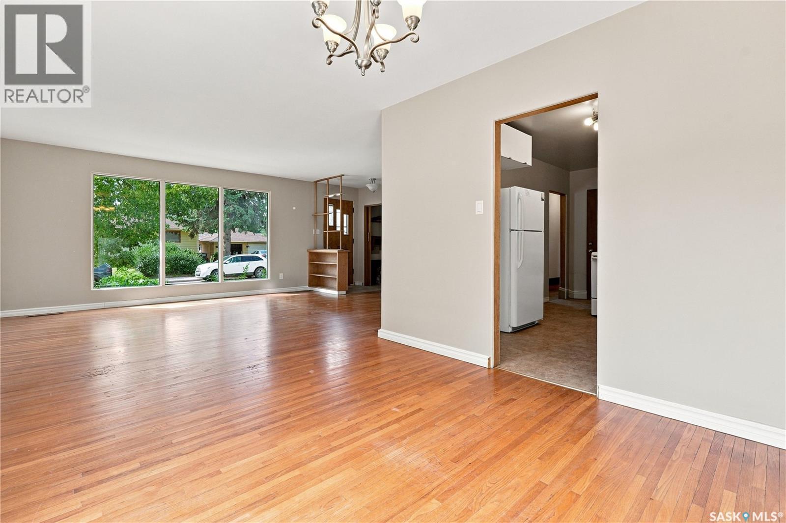 1401 10Th Street E, Saskatoon, SK - Indoor Photo Showing Living Room