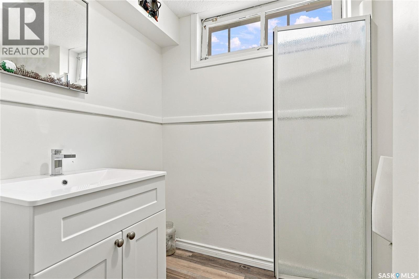 1401 10Th Street E, Saskatoon, SK - Indoor Photo Showing Bathroom